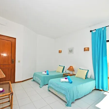Villa In Gale Near Sao Lourenco Beach Albufeira