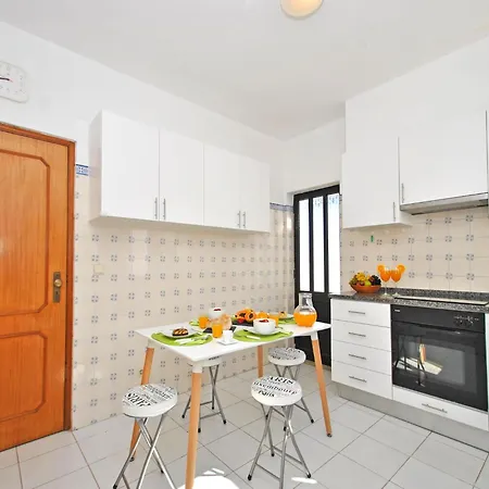 Villa In Gale Near Sao Lourenco Beach *